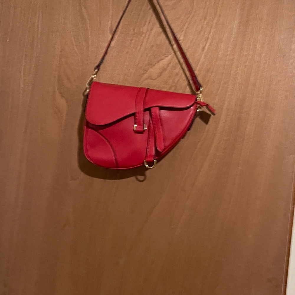 Elegant Red Leather Crossbody Bag